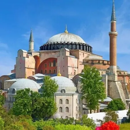 Sultan & * Istanbul